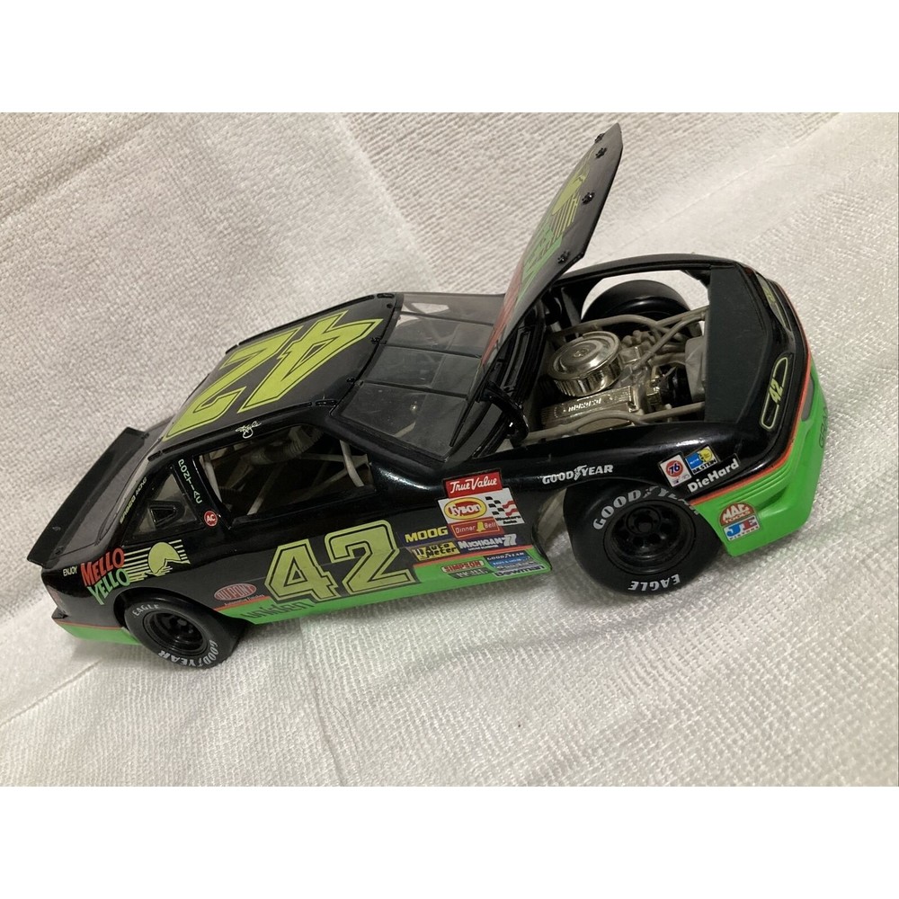 1992 #42 Kyle Petty Mello Yello Grand Prix NASCAR ERTL Diecast Car Racing 11 X 4